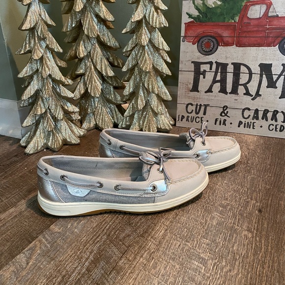 Sperry Women’s Angelfish Boat Shoe, size 9 - Picture 1 of 5
